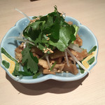 串焼とくり - 鶏皮二杯酢
      