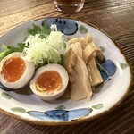 蔵のむこう - 煮卵とメンマ