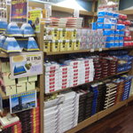 谷村パーキングエリア（上り） フードコート - 富士山に一番近いパーキングエリアとして富士山のお土産も充実しております。