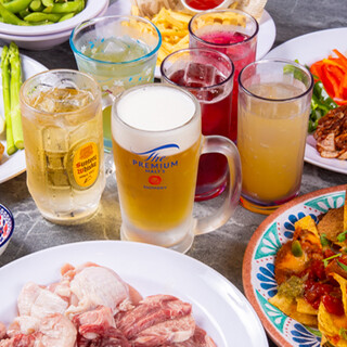 昼も夜も楽しく乾杯♪160種類以上のドリンクが飲み放題！