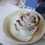 フレッシュロースター 珈琲問屋 - ウインナコーヒー　Ｍ　300円　おやじボクサー