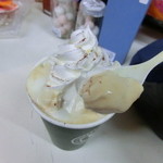 フレッシュロースター 珈琲問屋 - ウインナコーヒー　Ｍ　300円　おやじボクサー