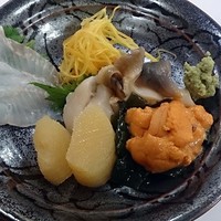 郷土料理 なが井 - お造り(マツカワガレイ、数の子、ウニ、北寄貝、ホタテガイ)