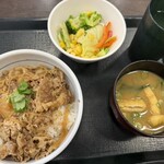 なか卯 - 料理写真:サラダ味噌汁セット