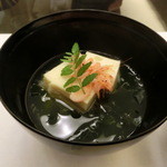日本料理・天ぷら 花座 - 玉子真薯に桜海老、若布に木の芽。