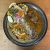 Mカッセ - 料理写真:2026.08.05 (水)    ３種あいがけカレー（スパイスチキンカレー＆トリュフと黒胡椒のキーマカレー＆夏の海老のビスクカレー）　1900円（税込）　ライス半分