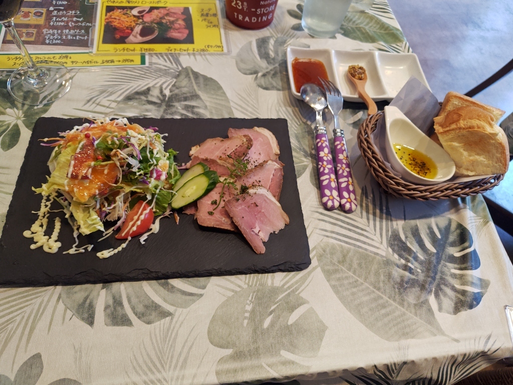 な な よん カフェ