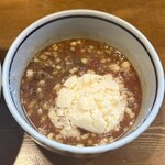 麺屋 蕃茄 - つけ汁に山盛りチーズ
