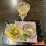 神栖空海 - 左下の鮑肝豆腐マジでうめええええええええええええええええ！
マジで感動！
バター入ってるかな？
とーにーかーくー！素晴らしい！
コレまた食べたいなあー。
あと5個くらい食べたいwww
