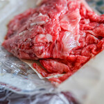 日山 - 料理写真:《松坂牛(まつざかうし)》を標榜(うた)ふ"牛肉剪断片(うしにくのきりおとし)"