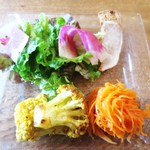 ユニオンサンドヤード - 前菜 　カンパチのブランダードのカナッペ 　カリフラワーのカレーマリネ 　キャロットラペ 　サラダ
