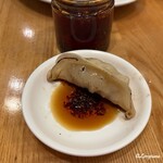 大阪王将 - 元祖焼餃子を辣油とタレで