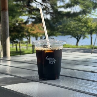 ショウゾウ シラカワ 水辺のコーヒー_0