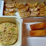 餃子の王将 - 料理写真:餃子2人前、春巻2本、炒飯