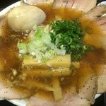 鷹流東京醤油拉麺 蘭丸 - 味玉は卓上にあり自分で剥いて20元〜100元を入れる