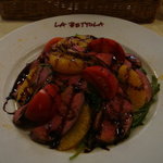 ラ・ベットラ・ダ・オチアイ - 鴨の燻製とオレンジのサラダ