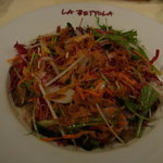 ラ・ベットラ・ダ・オチアイ - 初かつおのカルパッチョ 新玉葱のドレッシングサラダ添え