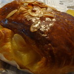 パン・オ・セーグル - アップルデニッシュ157円（四葉バター使用）