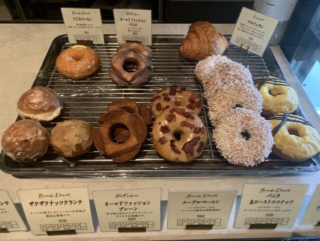 RACINES DONUT&ICE CREAM 青山店 （ラシーヌ ドーナツアンドアイス