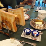 奈良ホテル - トーストにジャム