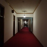 奈良ホテル - 赤絨毯が歴史を感じさせます