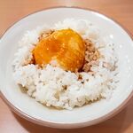 サイゼリヤ - 半熟卵＋ライス、ガルムソース