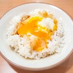 サイゼリヤ - 半熟卵＋ライス、ガルムソース