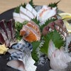 핫카이산 코우닌 개별룸 이자카야 에치고슈보우 핫카이산 히로시마 에키마에점 - 本日の鮮魚の盛り合わせ 7種(かつを・しめ鯖・真鯛・サーモン・炙りカンパチ・真蛸・鰤)