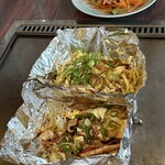とんく - 名物ホルモン焼き