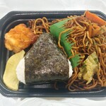 東急ストア フードステーションミニ - 料理写真:鮭おにぎり、焼きそばセット