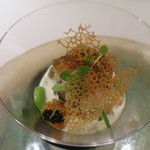 エクアトゥール - 蛤、トコブシ、雲丹など。
      空豆のソース、コンソメのジュレ キャビア添え