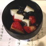 高田馬場日本酒研究所 - 宗玄酒粕と黒豆の苺蜜豆　(2015/04)