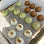 なかやま商店 - 店頭の蒸し饅頭３種類