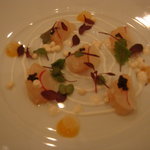 オーベルジュ・ド・リル - ボタン海老のマリネ　バラの香り　キャビアと小さなサラダ添え