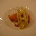 オーベルジュ・ド・リル - 白タンポポのブーケと人参のシャーベット　アネットの香り