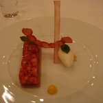 オーベルジュ・ド・リル - リュバーブとイチゴのタルティーヌ　柑橘の香り　ヨーグルトのシャーベット添え