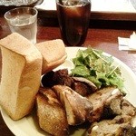 パーラー江古田 - 今日も大満足♪端っこトーストセット（スライスは伊予柑ピールアーモンドとフランスパンといちじくクルミ）