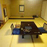 たてしな藍 - スタンダードタイプの客室
      食事の後はお昼寝用に布団を敷いてくれます。