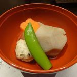 たてしな藍 - 食事処山味庵昼懐石
      煮物　大根　海老真薯　人参　里芋