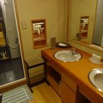 たてしな藍 - スタンダードタイプの客室
      洗面所　部屋風呂