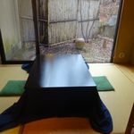 たてしな藍 - スタンダードタイプの客室
      庭に面した小部屋の堀りごたつ