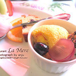 La　Mere - 2015/4月　デザート盛り合わせは
            
            パウンドケーキ、イチゴのアイス、マンゴームースと季節のフルーツ