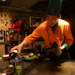 シャカ - 三四郎さんにワインを注いでもらう