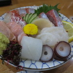 正起屋 - 料理写真:造り盛り合わせ　1050円