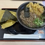 讃岐屋 - 料理写真:かき揚げごぼう天そば\700+むすび(梅)\140