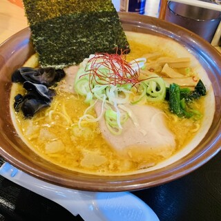 柔家 - 料理写真:味噌・Wスープ・背脂1050円。激うま！店主はラーメン作りは独学とのこと。すご！