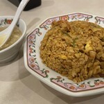 餃子の王将 - 料理写真:キムチ炒飯 スープ付き
