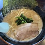吟家 - 料理写真:醤油豚骨ラーメン950円