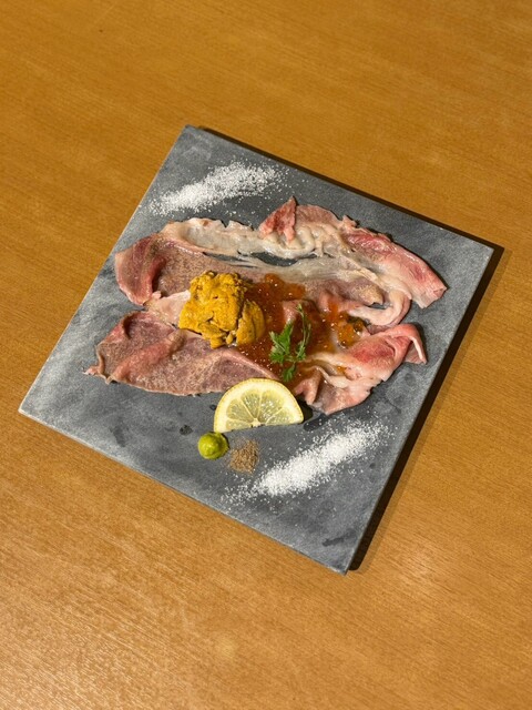 炙りうにくいくら添え