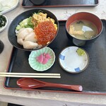 もりや商店 - うに、いくら、ほたて三色丼 3,000円